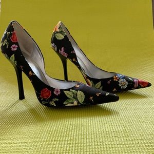 Guess Floral Pumps